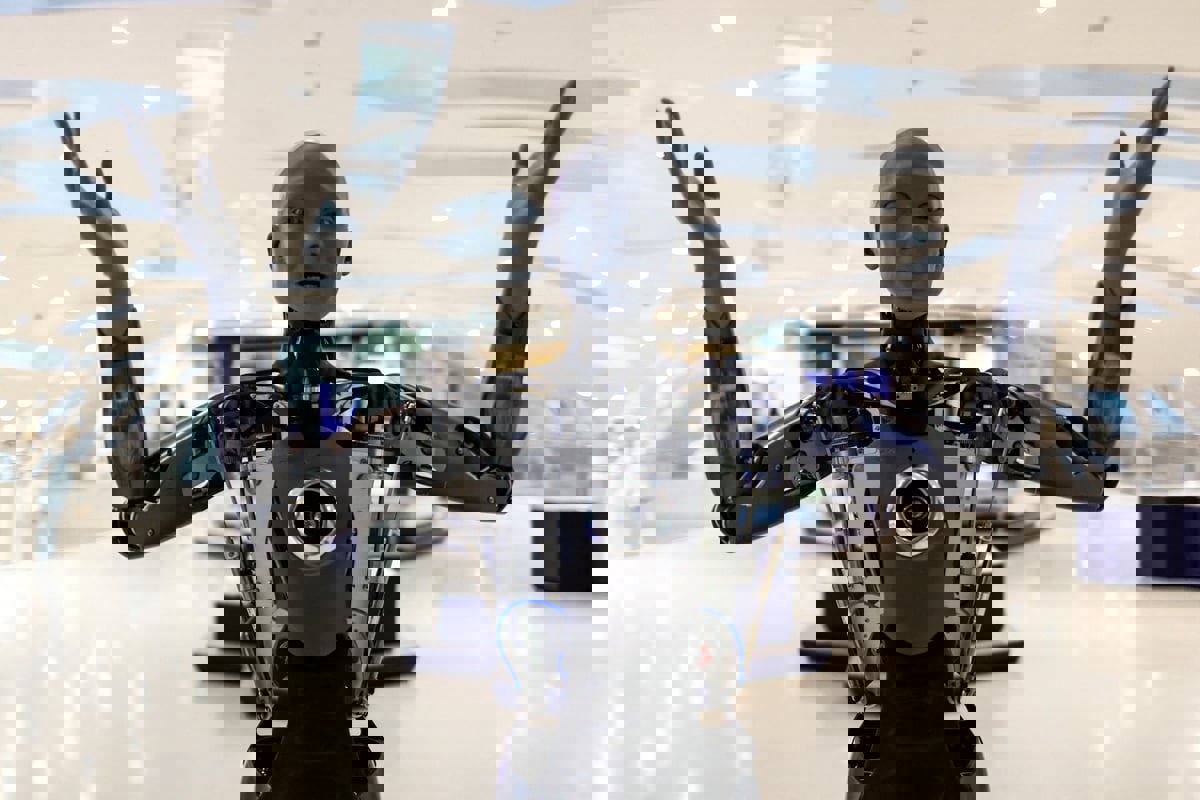 الذكاء الاصطناعي سيعيد تشكيل سوق العمل بحلول 2030 