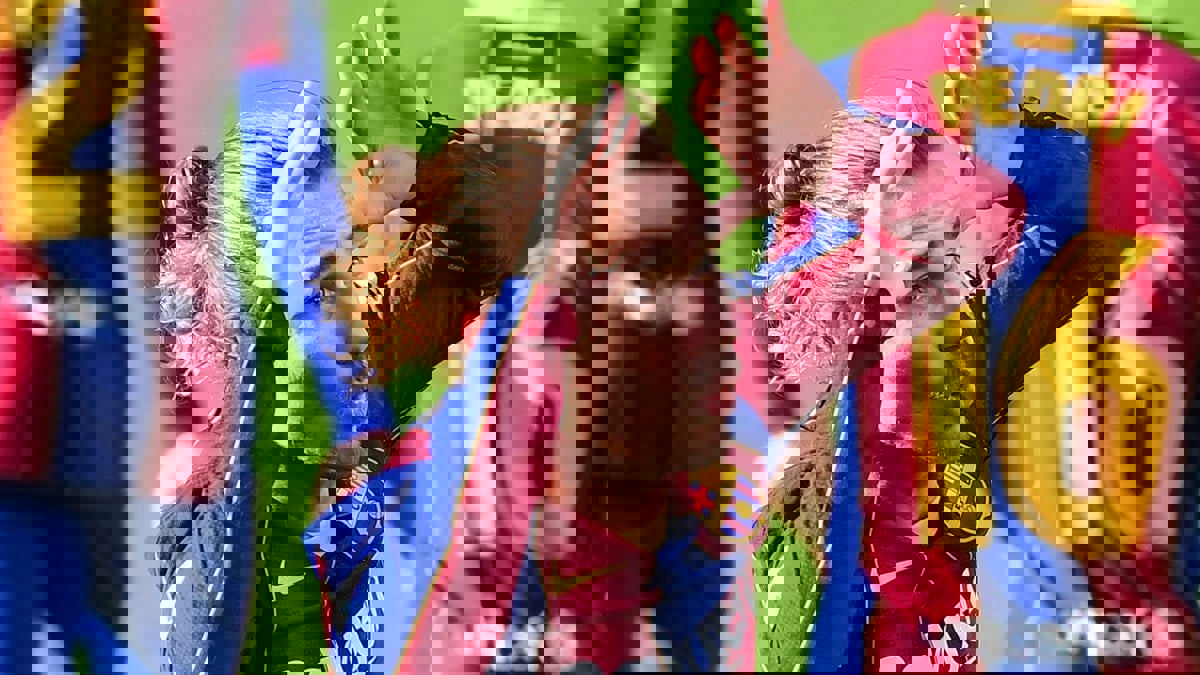 شاهد رقصة غريزمان بعد هدف صاروخي في مباراة برشلونة ضد أوساسونا (فيديو)