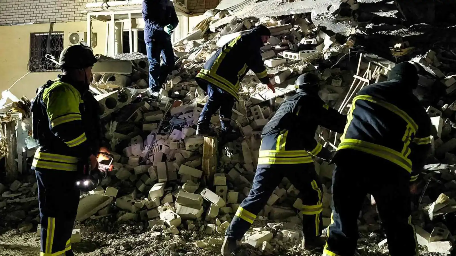 24 قتيلاً بهجوم أوكراني استهدف احتفالات رأس السنة في خيرسون (فيديو)