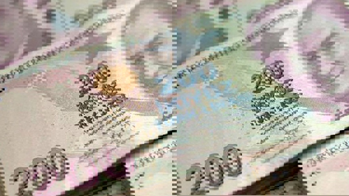 الليرة التركية تهبط بفعل قلق المستثمرين بشأن انتخابات اسطنبول وسياسة أسعار الفائدة