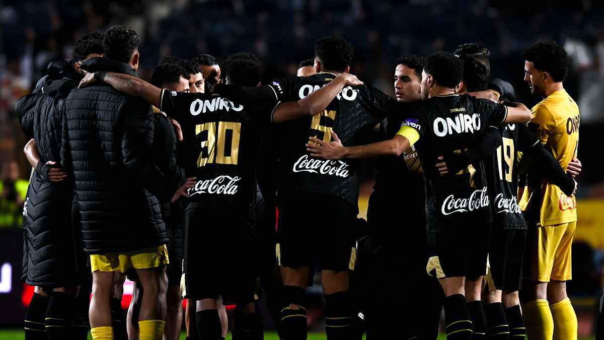 ممدوح عباس يتكفل بتجديد عقد نجمي الزمالك