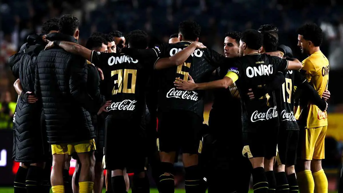 ممدوح عباس يتكفل بتجديد عقد نجمي الزمالك