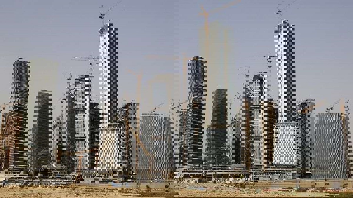 مجموعة بن لادن السعودية تخفض وظائف ورواتب موظفيها بسبب تباطؤ ناجم عن كورونا