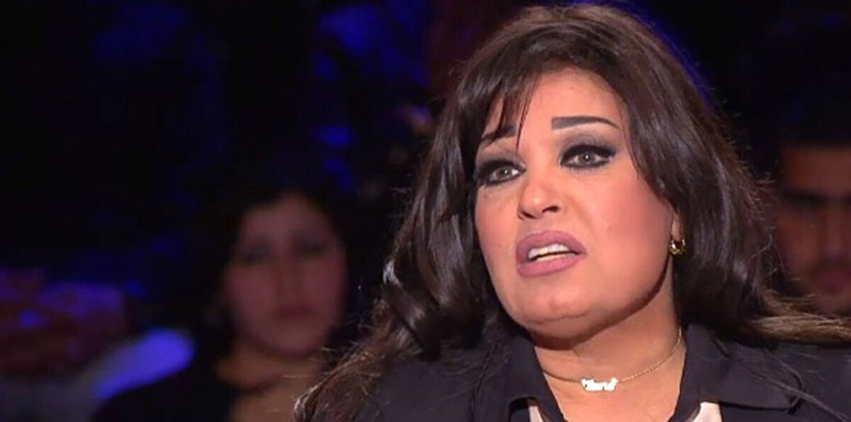 بالفيديو.. شاهد كيف ردت فيفي عبده على شاب تحرش بها في عزاء كريمة مختار