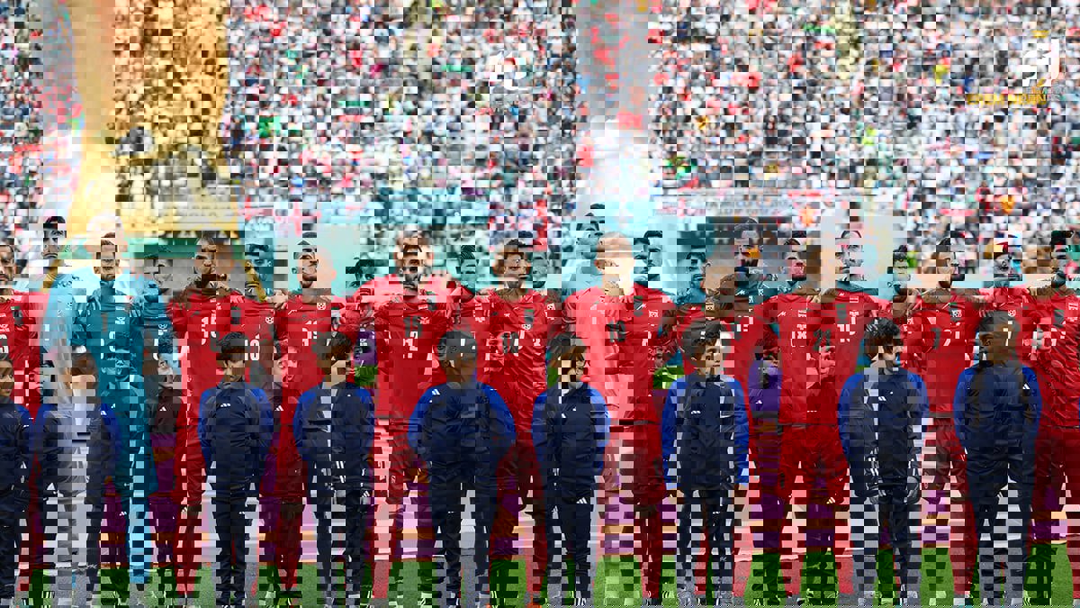 لاعبو إيران يرفضون ترديد النشيد الوطني في المونديال