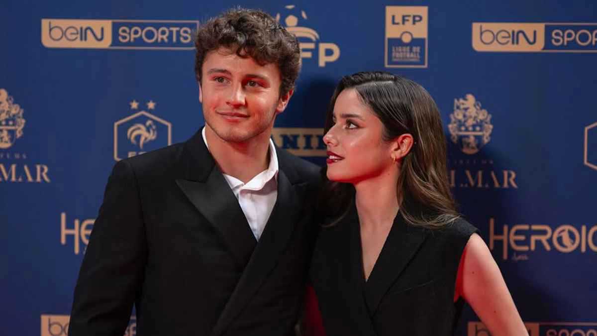 6 صور رائعة لصديقة نجم سان جيرمان بالقميص النسائي