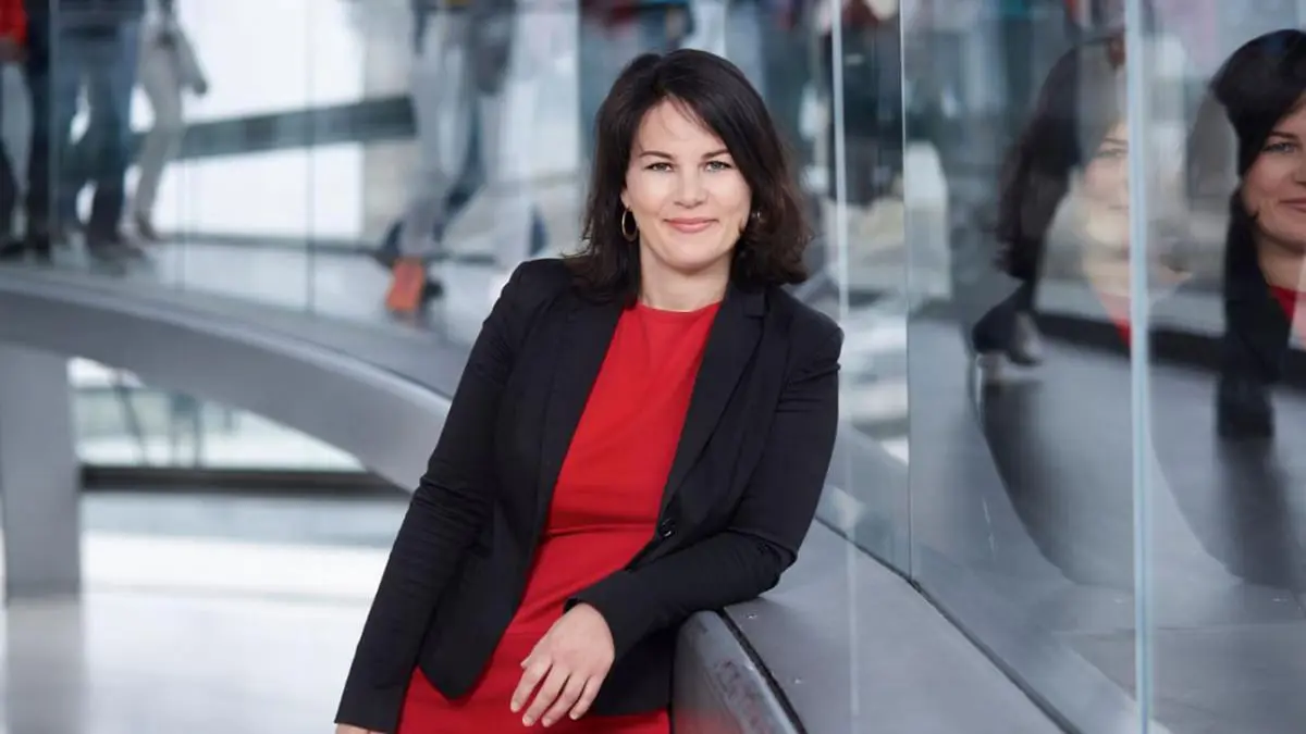 من هي آنالينا بيربوك أول امرأة تتولى حقيبة الخارجية في ألمانيا؟