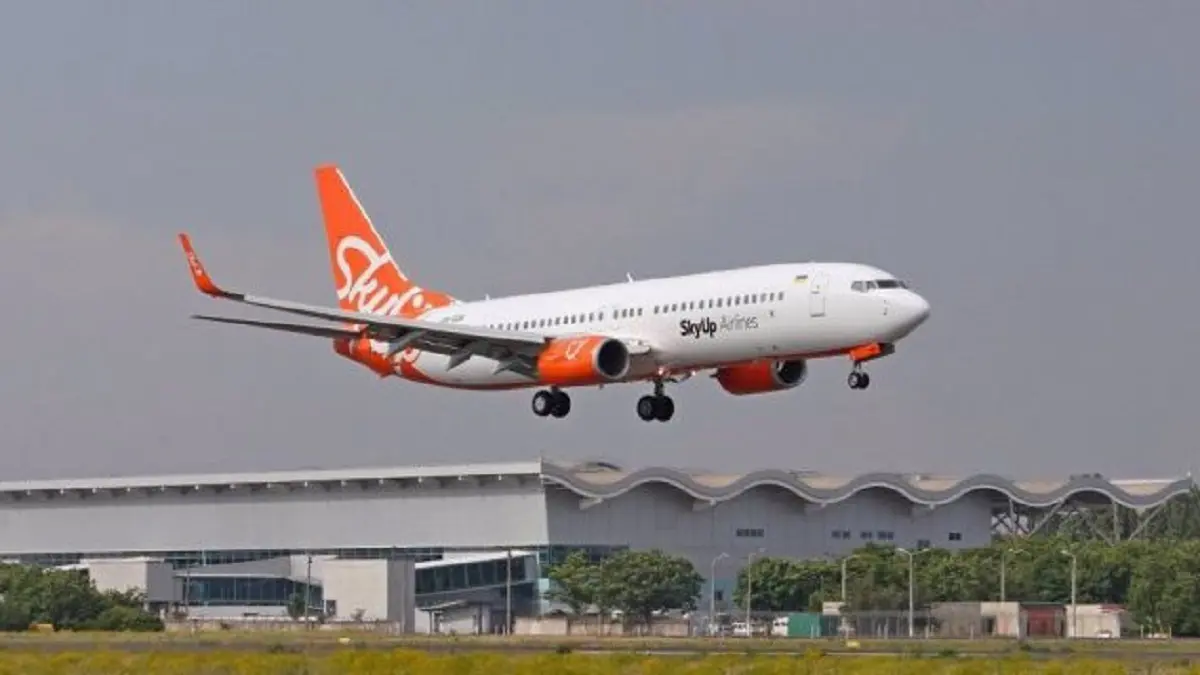 إخماد حريق نشب بطائرة أوكرانية في مطار شرم الشيخ (فيديو)