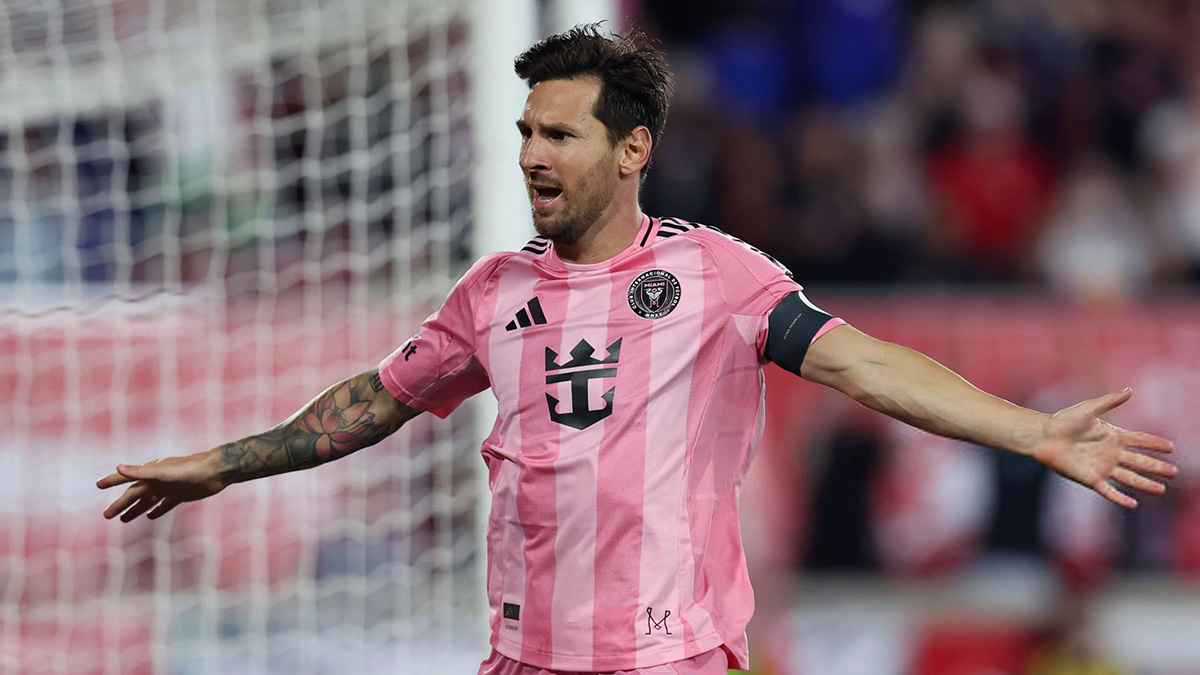 ميسي يسجل ثنائية في اكتساح إنتر ميامي لنيويورك ريد بولز (فيديو)