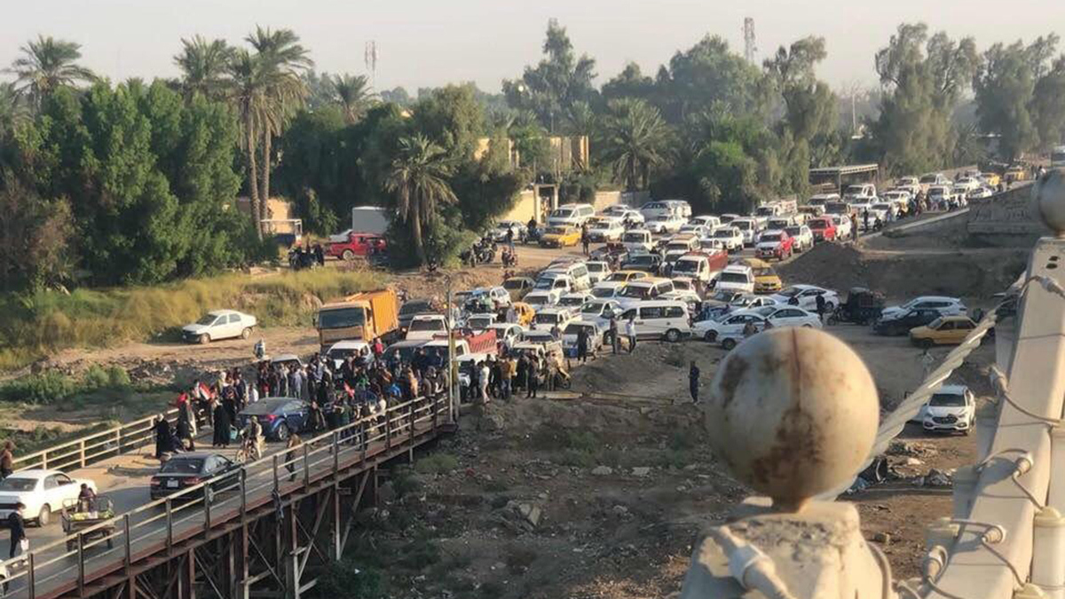 العراق.. المتظاهرون يغلقون طرقًا رئيسية في محافظة ذي قار