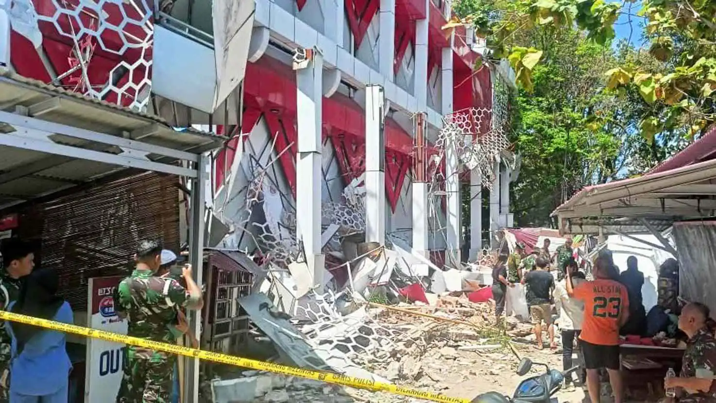 زلزال يضرب إندونيسيا ويخلّف أضراراً واسعة