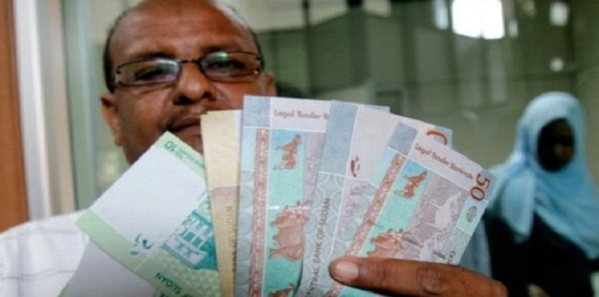الجنيه السوداني يهبط لمستوى قياسي أمام الدولار