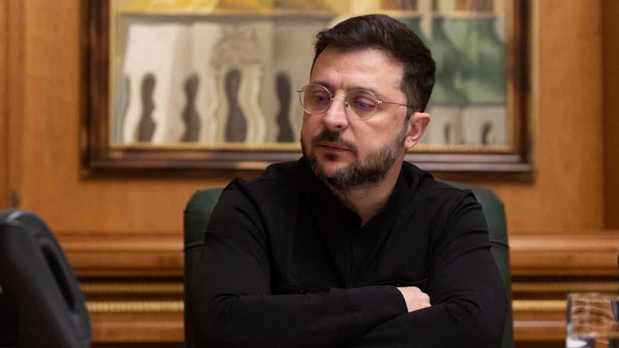 زيلينسكي يلمح لإمكانية إجراء استفتاء حول خطة السلام