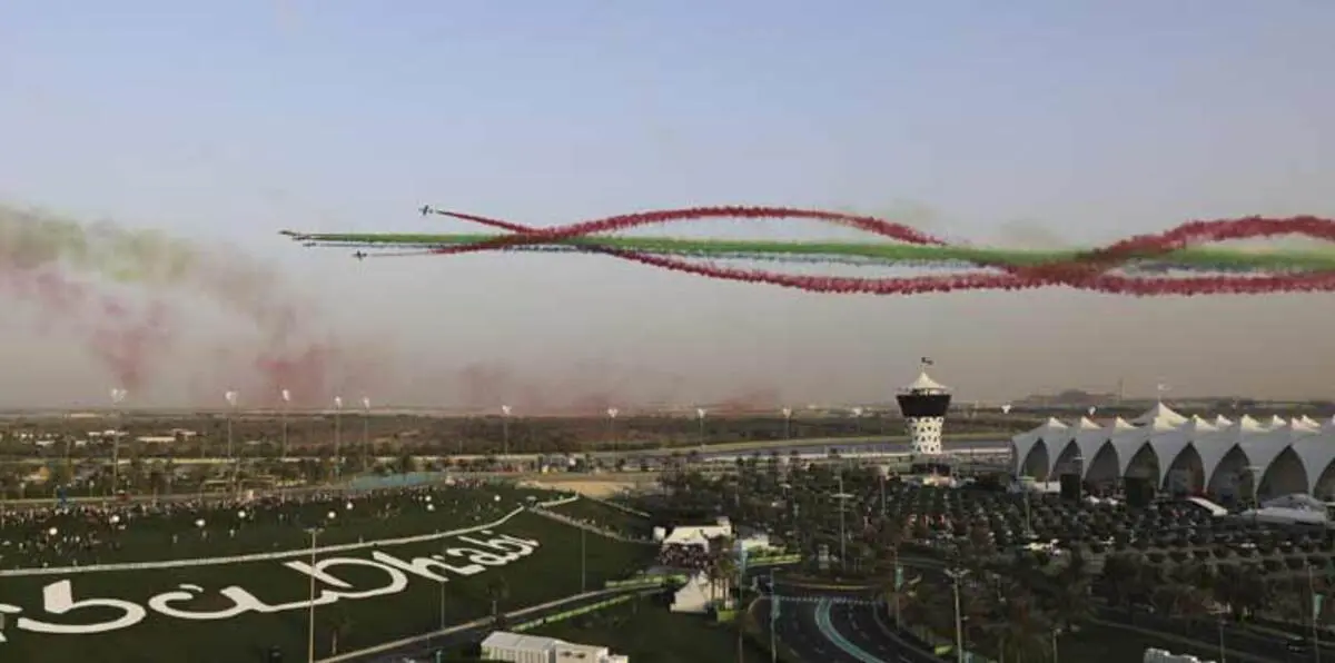 فريق "فرسان الإمارات" يذهل جمهور الفورمولا 1 قبل انطلاق سباق الجائزة الكبرى