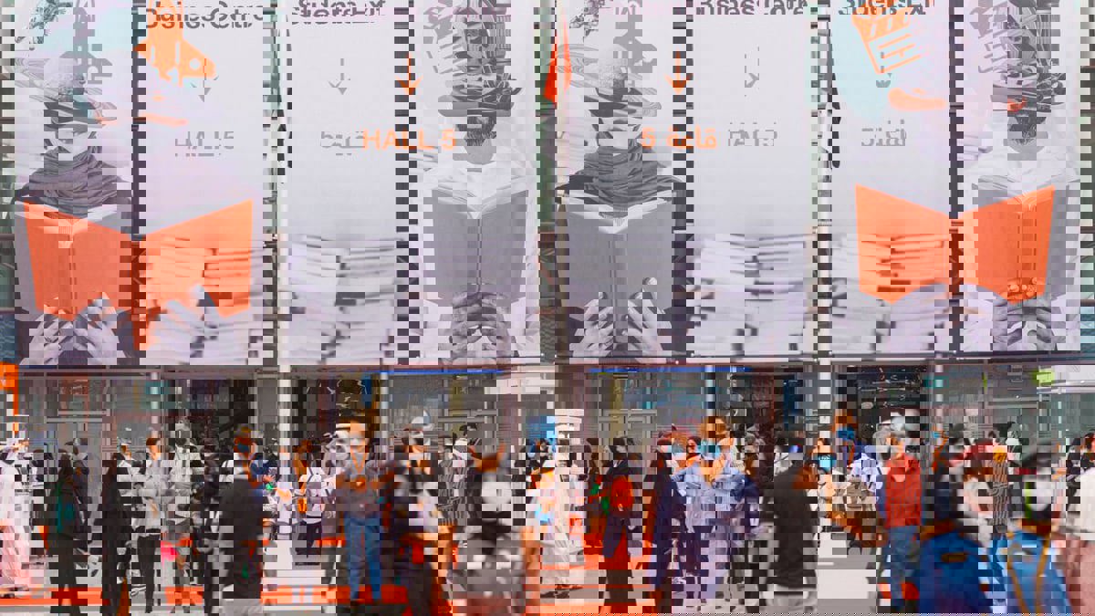 معرض الشارقة للكتاب.. مشاركة واسعة ومخطوطات نادرة