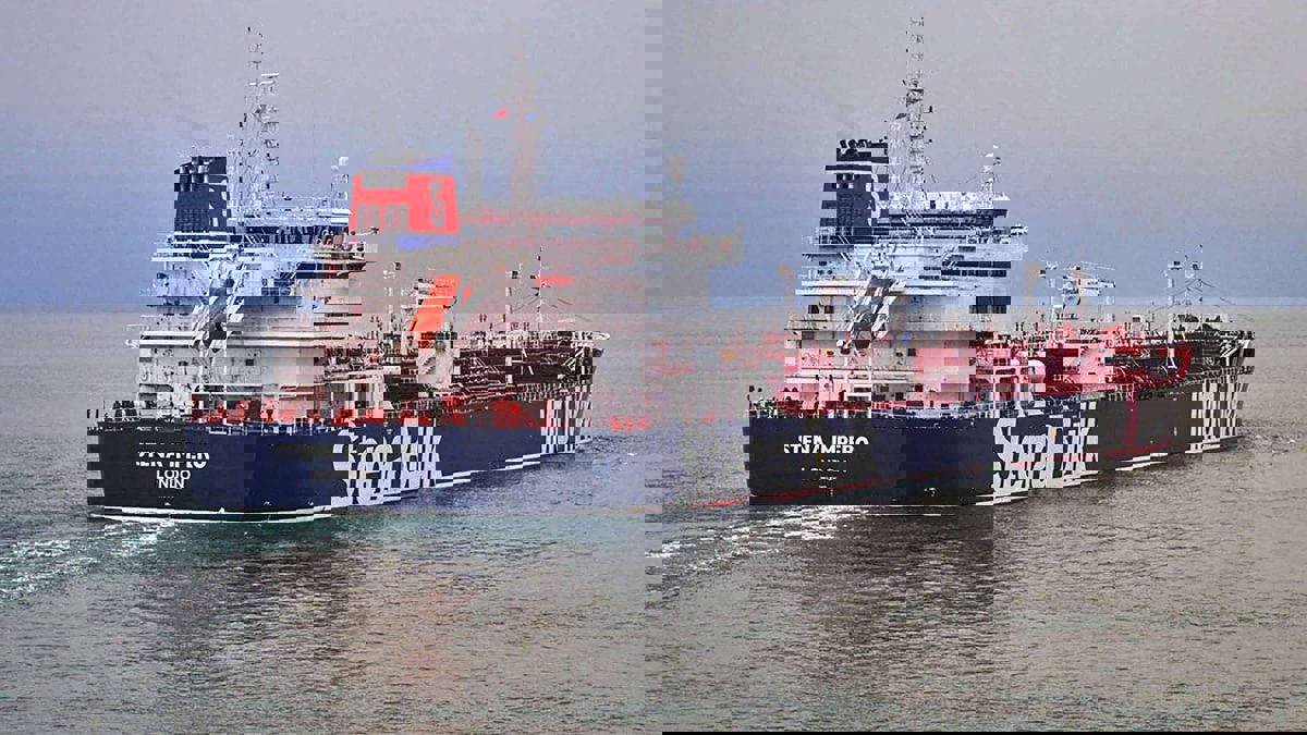 طهران: الناقلة البريطانية اصطدمت بقارب صيد إيراني قبل احتجازها‎