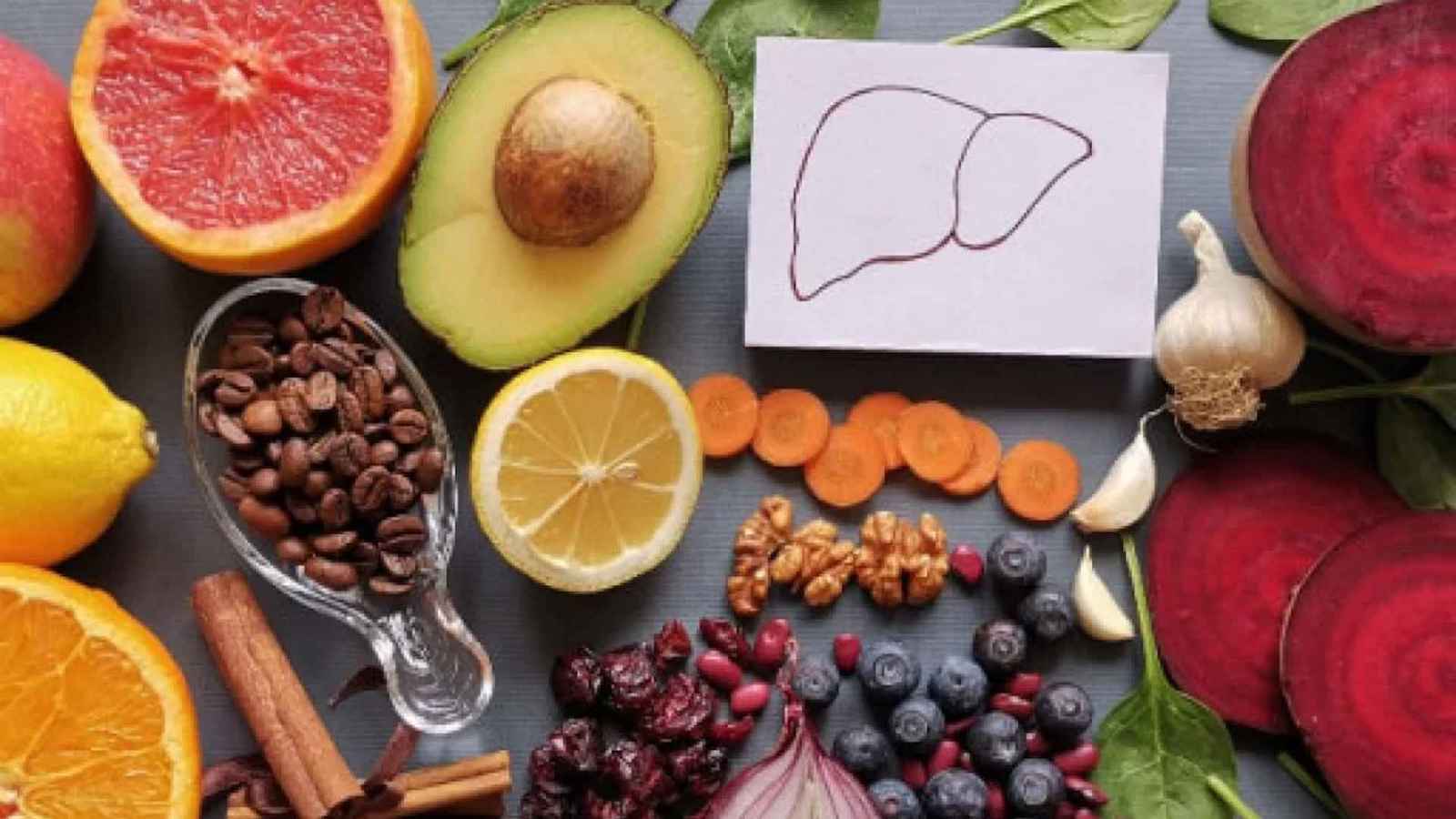 بينها القهوة والتوت.. هذه المواد أساسية لصحة الكبد