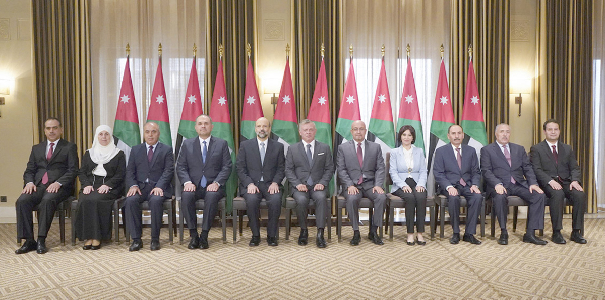 حكومة الرزاز.. تعديل وزاري "دون التوقعات" يثير استياء وينذر بمواجهة جديدة مع النواب