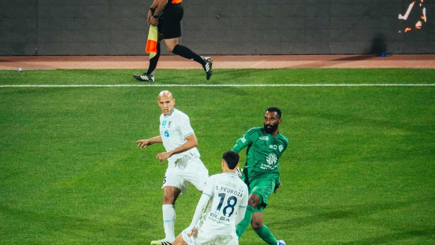 ترتيب الدوري السعودي بعد فوز الأهلي على الأخدود (فيديو)