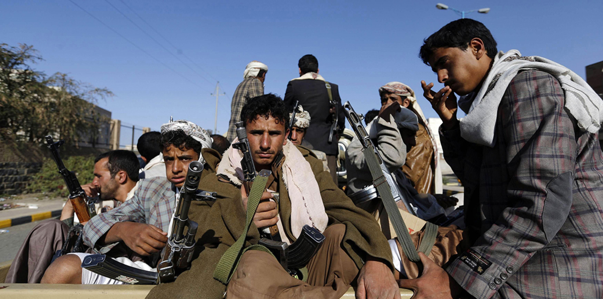 بالصور.. شاهد كيف تقلد جماعة الحوثي تنظيم داعش بشأن النساء