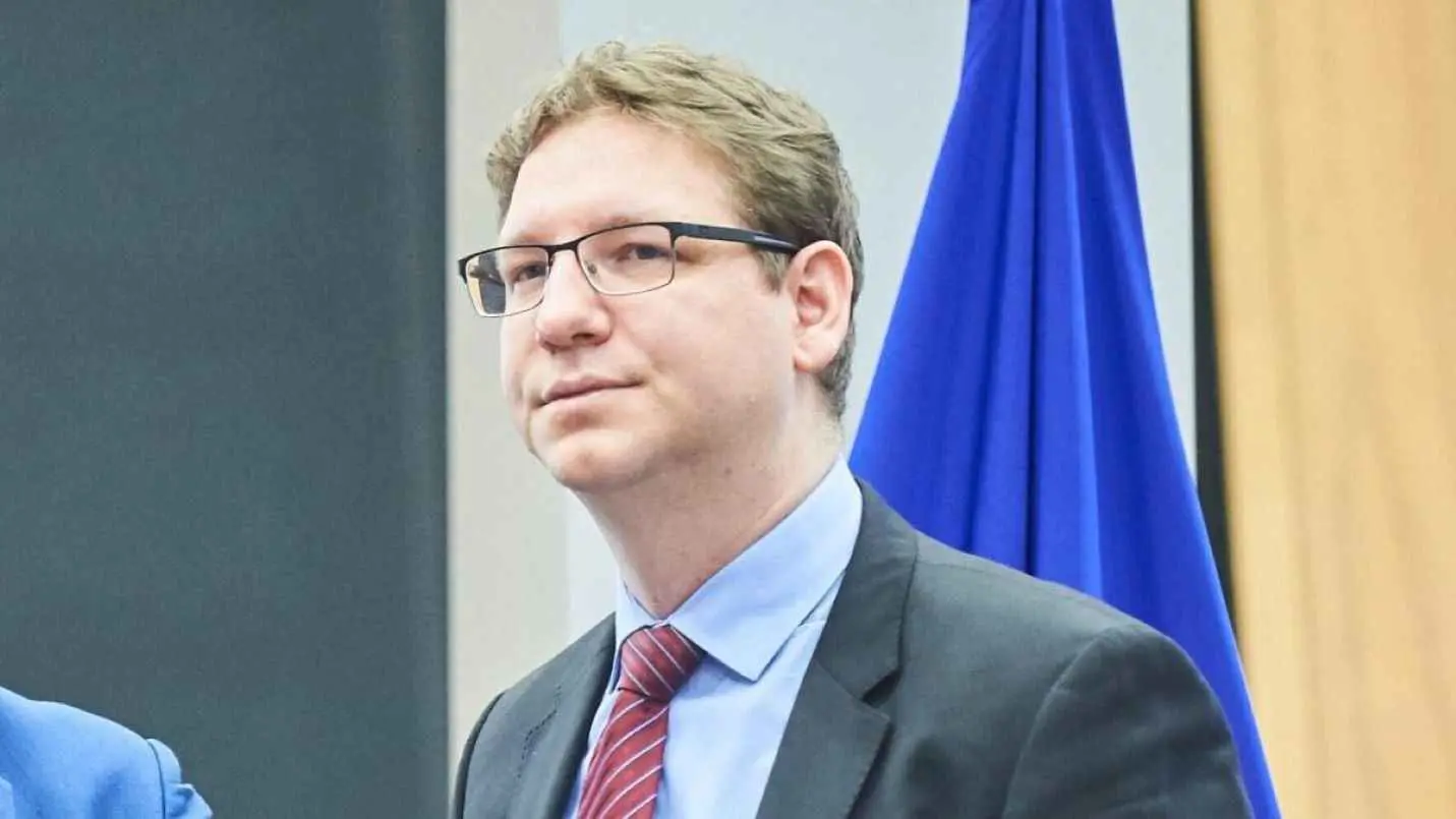 "مساعد متغطرس".. من هو الرئيس المشارك للمفوضية الأوروبية بيورن سيبرت؟