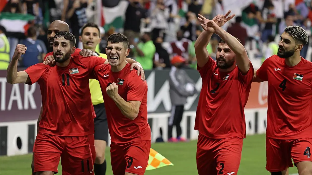 كأس العرب: فلسطين تكتسح جزر القمر بخماسية وتنضم لمجموعة السعودية والمغرب والأردن (فيديو)
