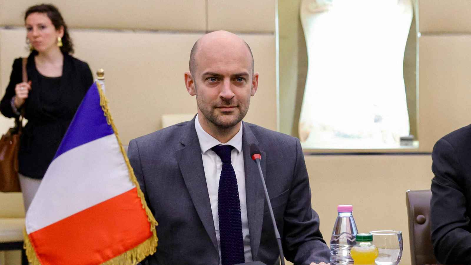 فرنسا: أمريكا وأوروبا تعدّان عقوبات جديدة ضد روسيا