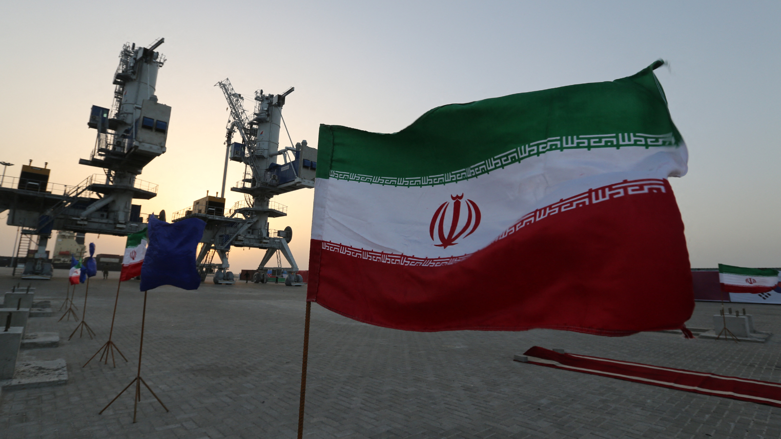 بعد تسهيلات بايدن.. ترامب يعتزم "فرملة" تصدير النفط الإيراني