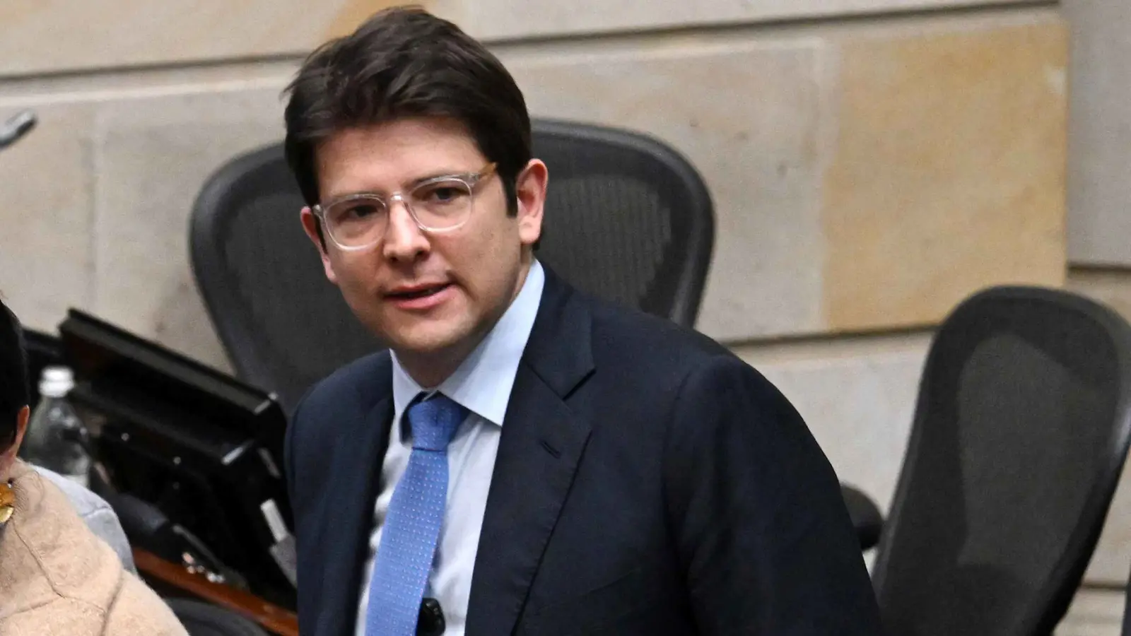 الرصاص أوقف خطابه.. محاولة اغتيال مرشح رئاسي في كولومبيا (فيديو)