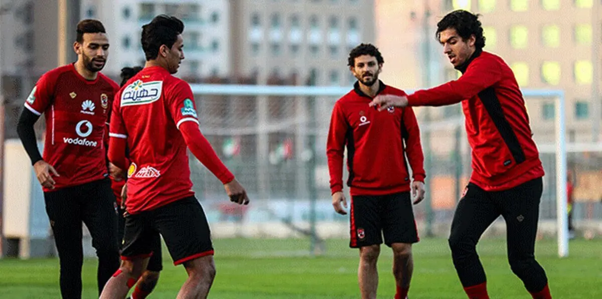 لاعب الأهلي المصري يكشف حقيقة توقيعه لنادي الزمالك