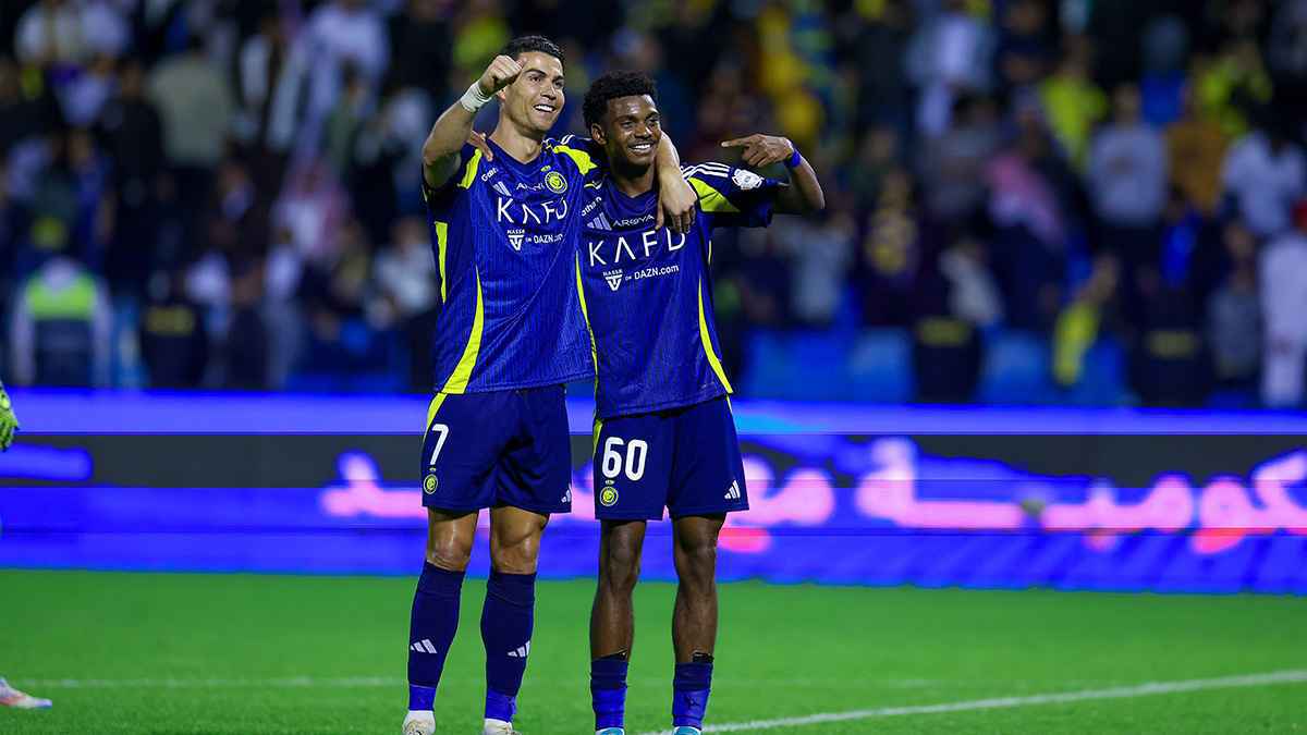 من هو سعد حقوي الذي احتفل به رونالدو في مباراة الخليج والنصر؟ (فيديو)