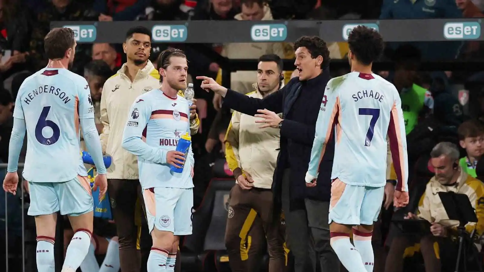 جوردان هندرسون يشتبك مع مدرب بورنموث (فيديو)