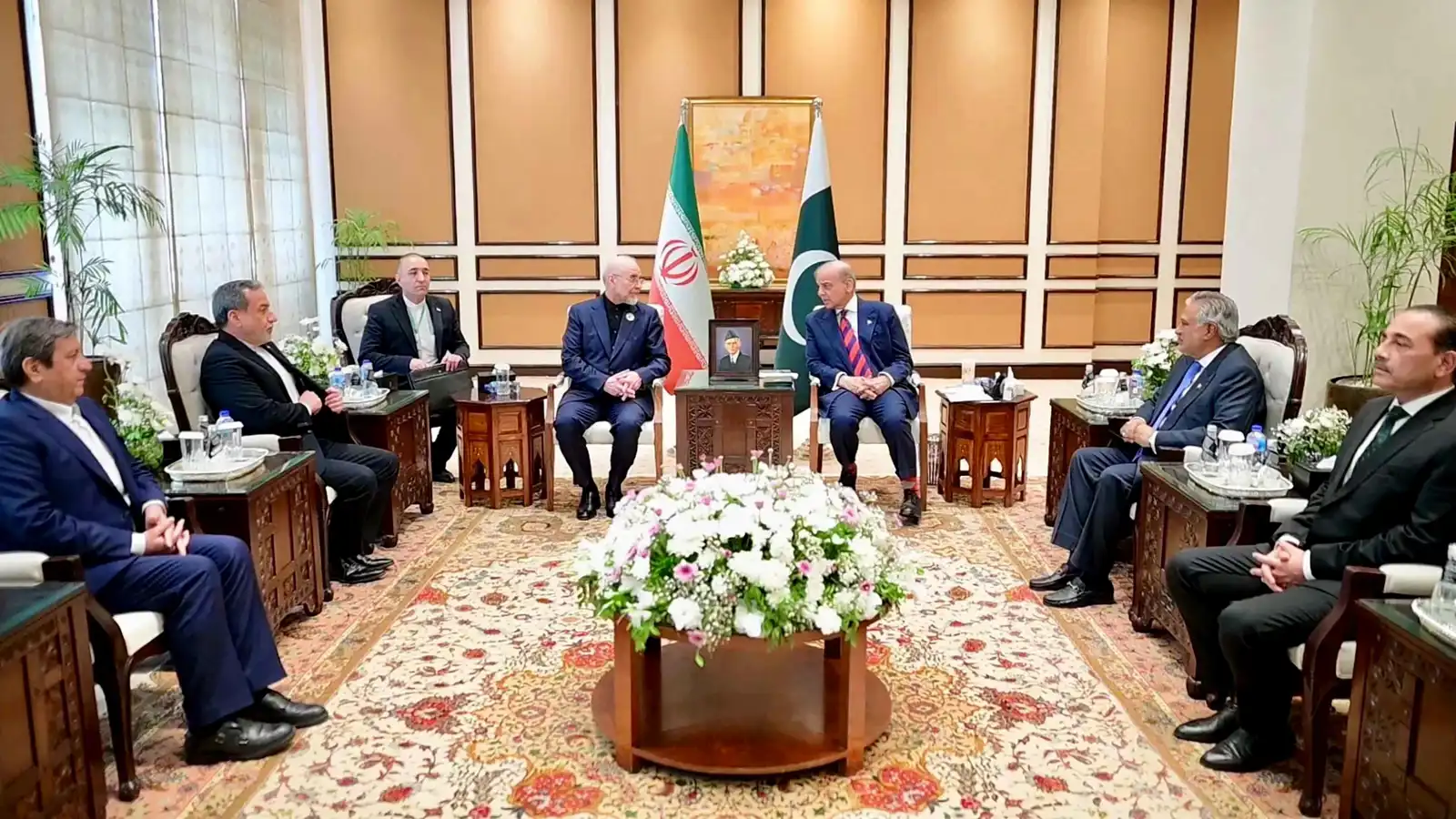 وسائل إعلام إيرانية تُعلن بدء المفاوضات مع الولايات المتحدة في إسلام آباد