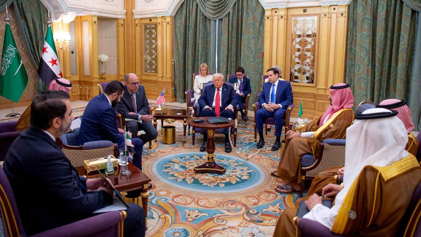 "نبني علاقات مع القيادة السورية".. الكرملين يعلق على لقاء ترامب والشرع