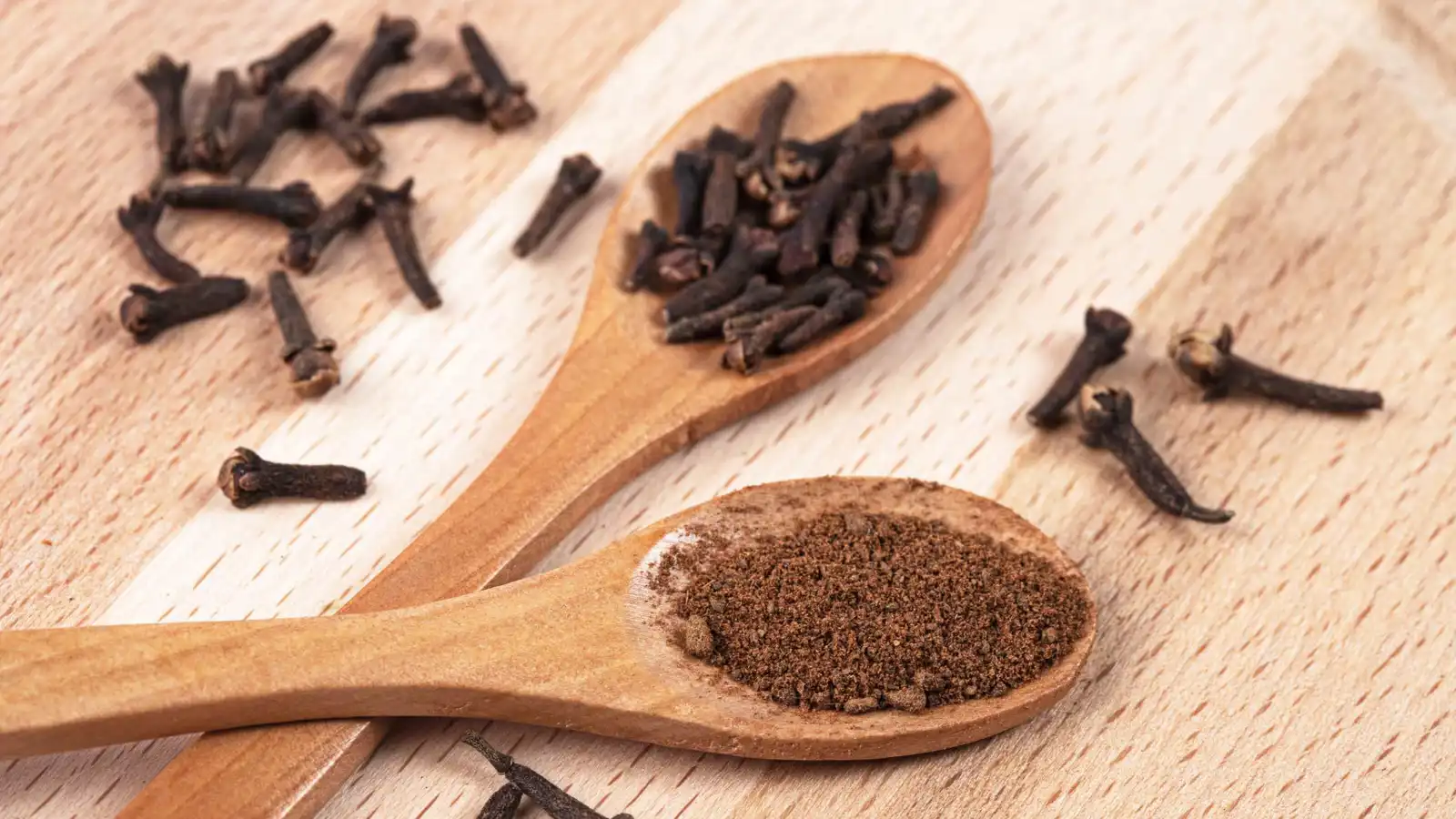 القرنفل لصحة الفم.. علاج طبيعي فعّال أم مبالغات شائعة؟