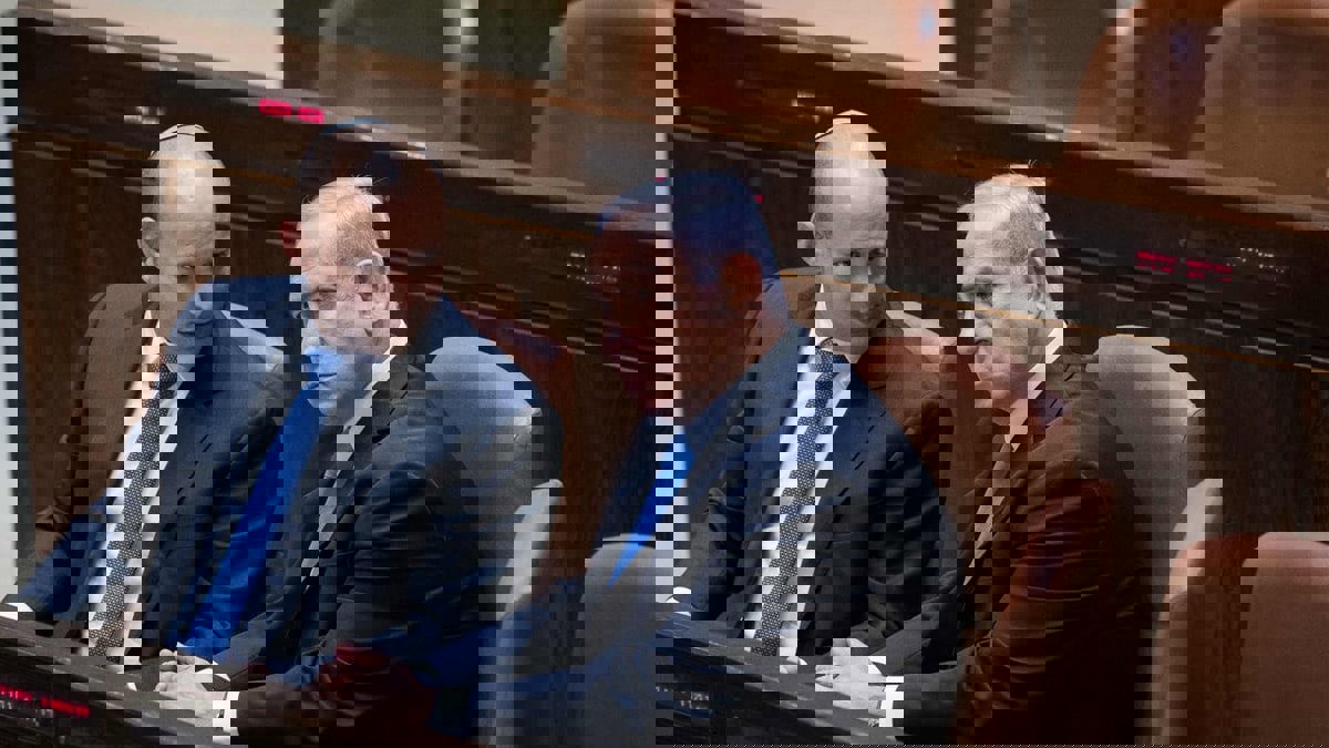 هل يجري نتنياهو مفاوضات لترأس حكومة بديلة تضم بينيت؟