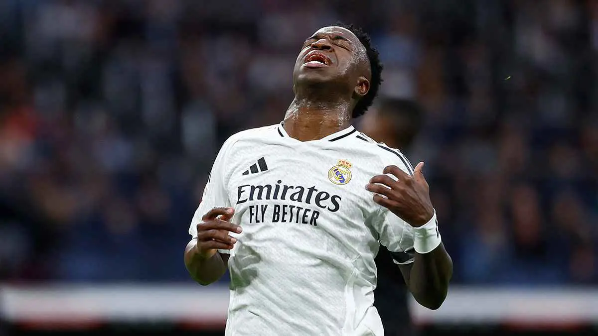 فينيسيوس يفجر غضب جماهير ريال مدريد بتصرف غريب