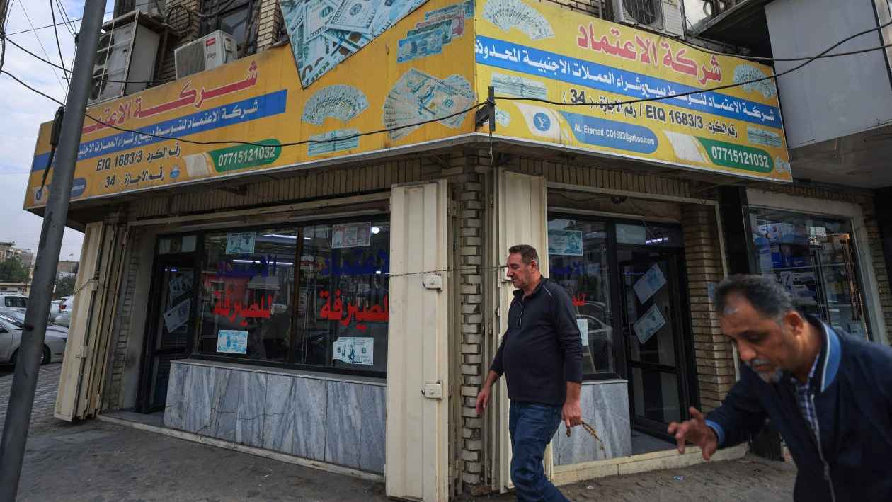 "فيزا" و"ماستركارد" حيلة الميليشيات العراقية للوصول إلى الدولار