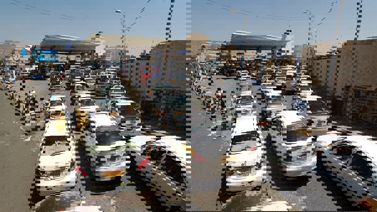 للمرة الأولى خلال العام الجاري.. اليمن يخفض سعر وقود السيارات 10%