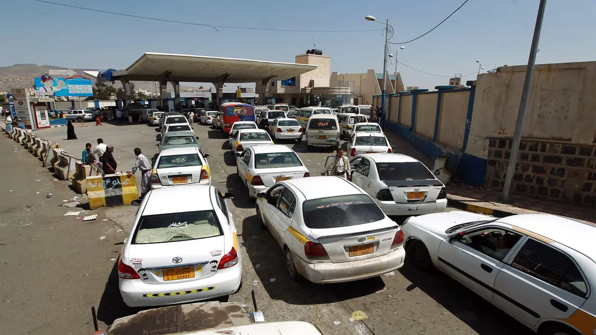 للمرة الأولى خلال العام الجاري.. اليمن يخفض سعر وقود السيارات 10%