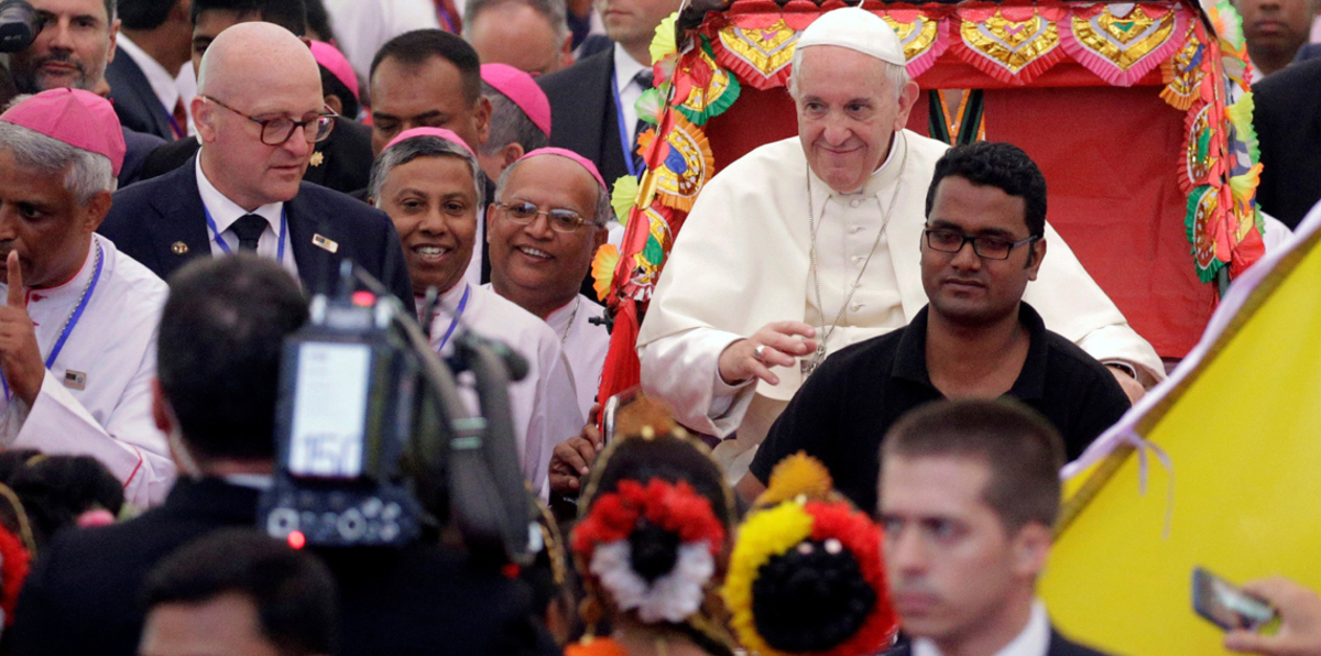 البابا يستخدم كلمة "روهينغا" علنًا للمرة الأولى خلال جولة بآسيا