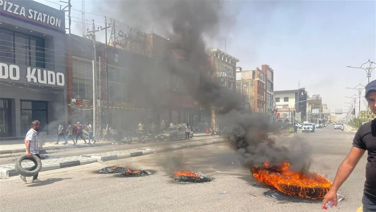 إصابة محتجين خلال اشتباكات عنيفة مع الأمن في ذي قار العراقية (فيديو)