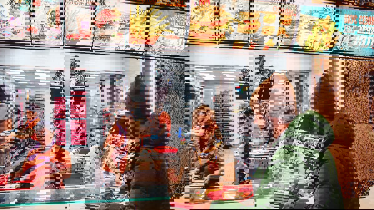 رغم خروج ماكدونالدز من السوق.. الروس ما زالوا يستمتعون بوجبة بيغ ماك