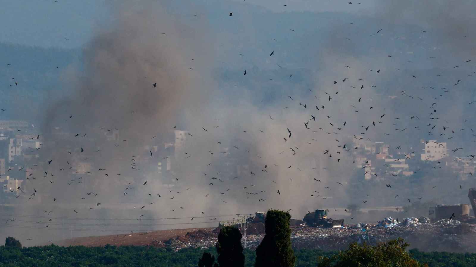 إسرائيل تشن سلسلة غارات عنيفة على جنوب لبنان