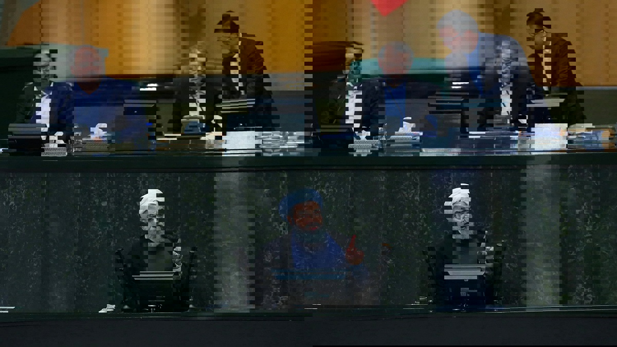 نواب إيرانيون يطالبون روحاني بالتحقيق في اختفاء مبالغ ضخمة من أموال النفط‎‎