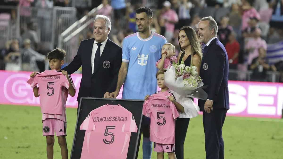 بعد تكريمه.. بوسكيتس يكشف مستقبله بعد الاعتزال (فيديو)