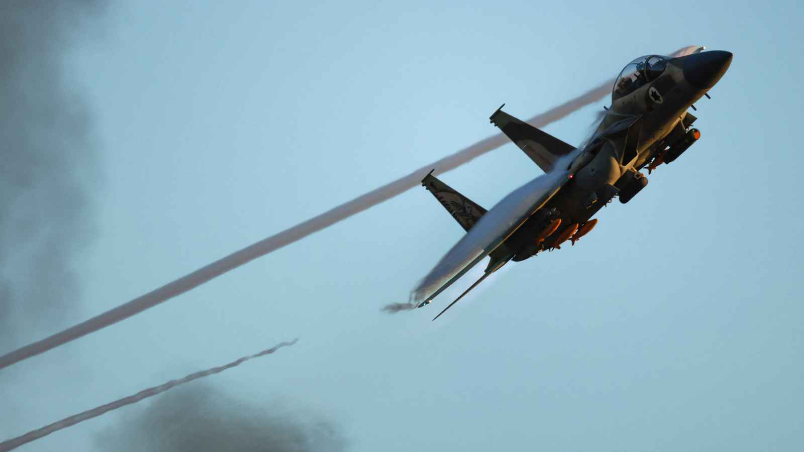 موقع عبري: إسرائيل تستعد لمهاجمة إيران وتسعى لإقناع واشنطن