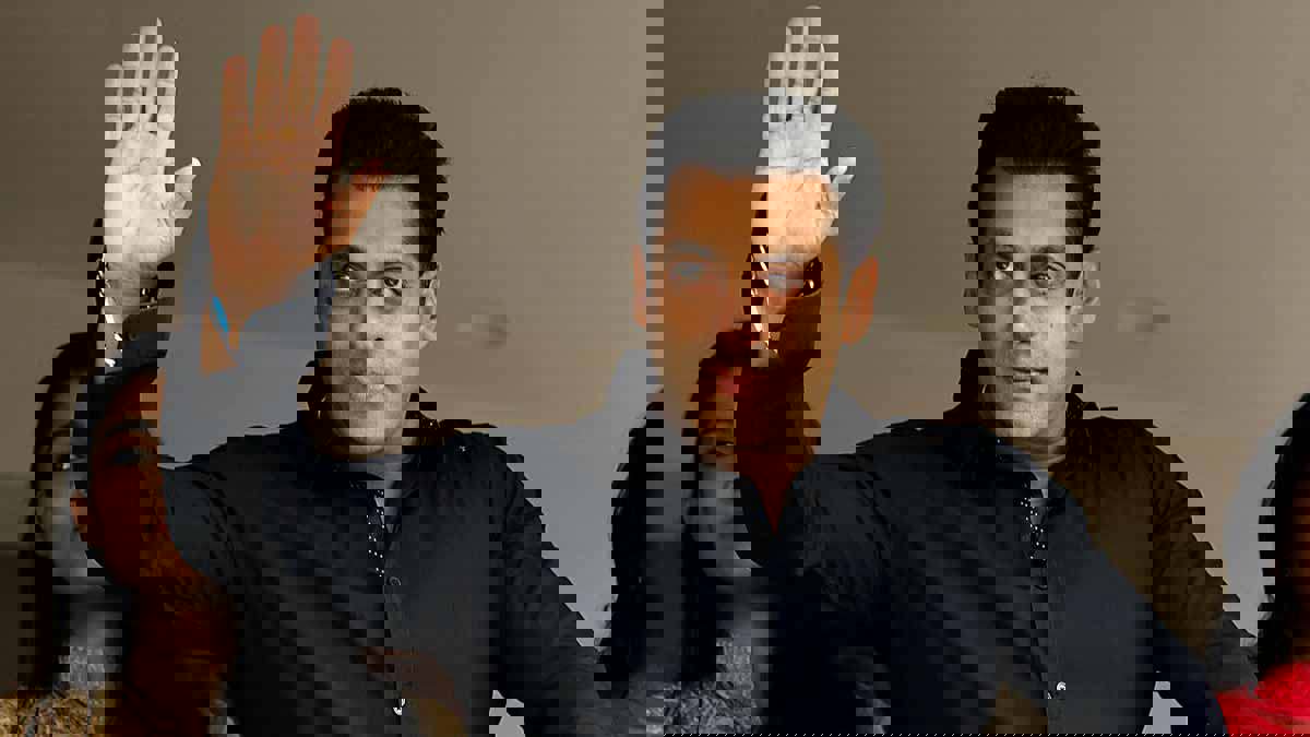 بالفيديو.. الفنان الھندي سلمان خان یصل السعودية