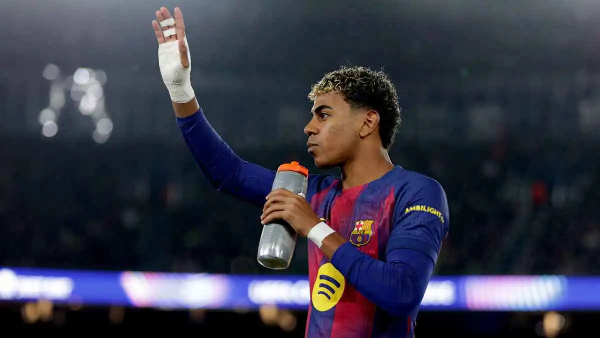 ليلة كارثية.. لامين يامال يرتكب 3 أخطاء أمام آينتراخت فرانكفورت