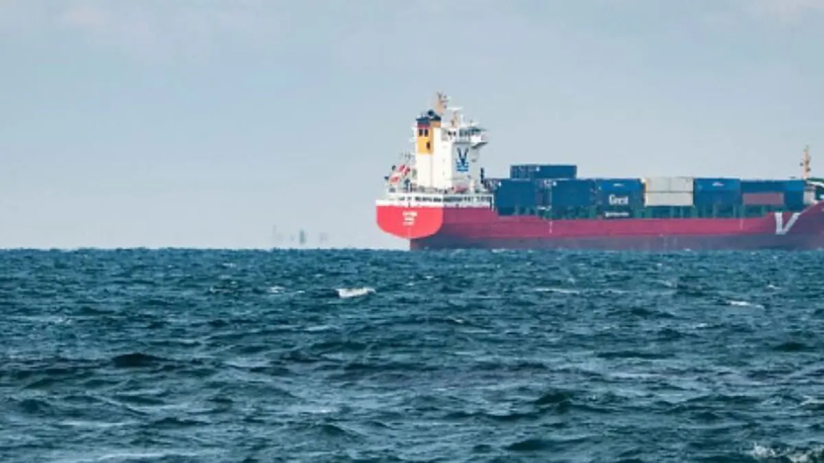 أوكرانيا تطالب تركيا باحتجاز سفينة ترفع علم روسيا